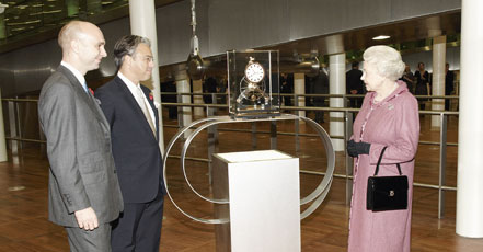 Queen Elizabeth receives Dent clock